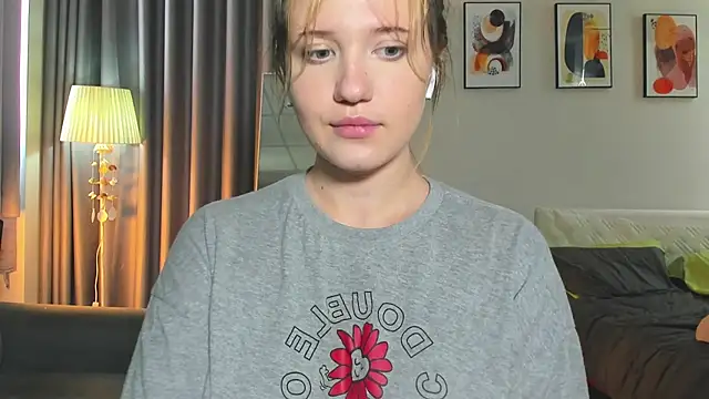 Snapshot of HanahCute chatting on February 26, 2:04 am HanahCute online show from February 26, 2:04 am