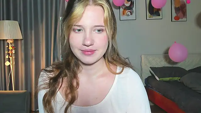 Snapshot of HanahCute chatting on March 3, 9:26 pm HanahCute online show from March 3, 9:26 pm