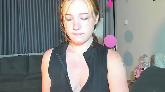 Snapshot of HanahCute chatting on March 20, 9:24 pm HanahCute online show from March 20, 9:24 pm