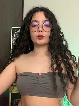 Snapshot of Antoniart_ chatting on December 14, 3:40 am Antoniart online show from December 14, 3:40 am