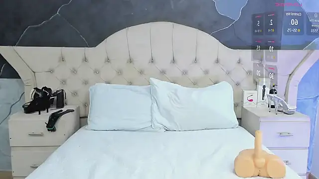 Snapshot of AmberGreyy_ chatting on February 19, 3:38 pm AmberGreyy online show from February 19, 3:38 pm