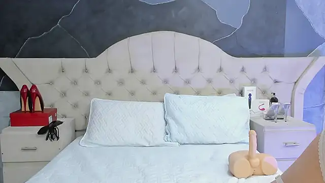 Snapshot of AmberGreyy_ chatting on February 28, 3:26 pm AmberGreyy online show from February 28, 3:26 pm