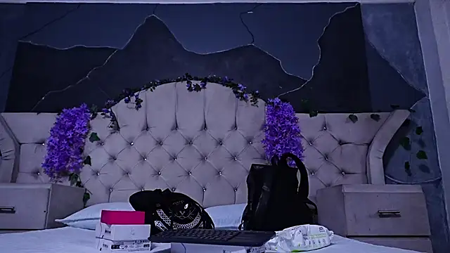 AmberGreyy  online show from July 14, 7:30 pm