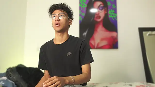 Snapshot of harrytwink18 chatting on December 5, 1:28 pm harrytwink18 online show from December 5, 1:28 pm