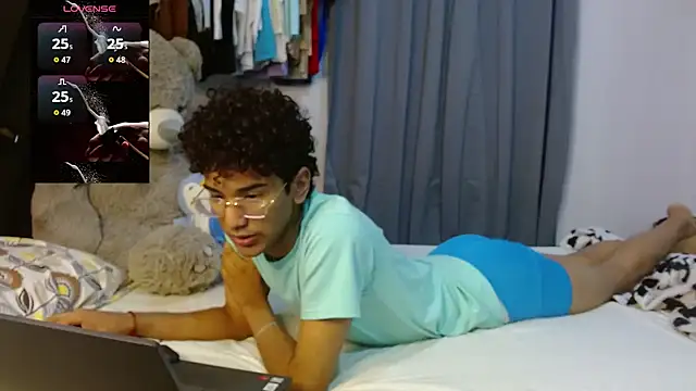 harrytwink18 online show from April 8, 10:10 pm