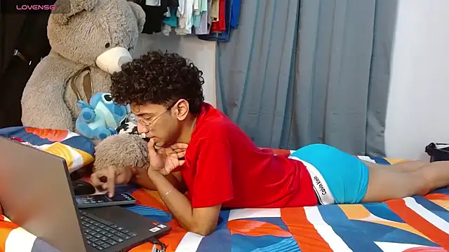 harrytwink18 online show from April 27, 6:06 pm