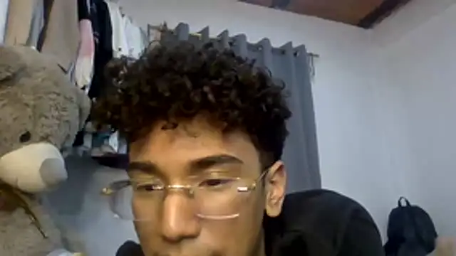 harrytwink18 online show from April 28, 7:08 pm