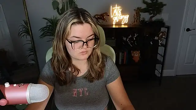 Snapshot of rodeobrii chatting on October 15, 2:11 am rodeobrii online show from October 15, 2:11 am