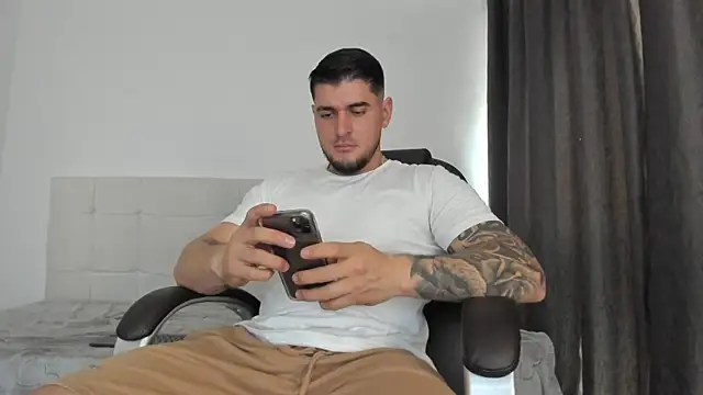 Teilor Creed online show from November 28, 7:49 pm