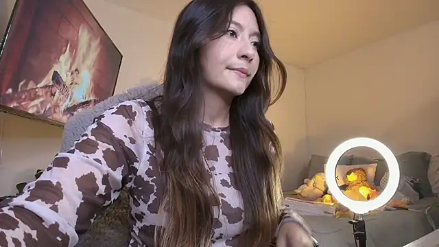 Snapshot of HelennaMoon_ chatting on October 27, 11:31 pm HelennaMoon online show from October 27, 11:31 pm