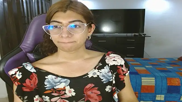 Snapshot of engielphoenis14 chatting on July 11, 11:28 pm engielphoenis14 online show from July 11, 11:28 pm