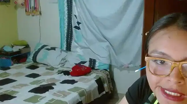 Snapshot of clayre_and_jill chatting on December 13, 3:38 am clayre and jill online show from December 13, 3:38 am