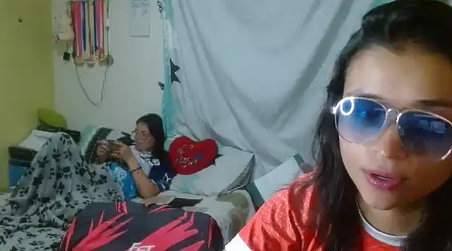 Snapshot of clayre_and_jill chatting on January 29, 3:33 am clayre and jill online show from January 29, 3:33 am