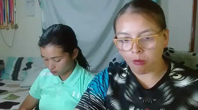 Snapshot of clayre_and_jill chatting on January 31, 2:26 am clayre and jill online show from January 31, 2:26 am