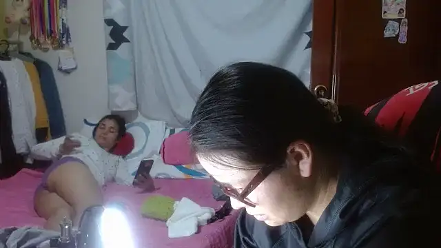 Snapshot of clayre_and_jill chatting on October 8, 1:25 am clayre and jill online show from October 8, 1:25 am