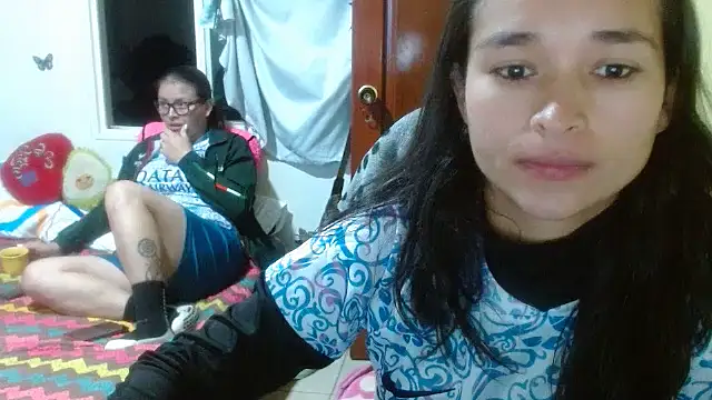 Snapshot of clayre_and_jill chatting on October 13, 12:21 am clayre and jill online show from October 13, 12:21 am