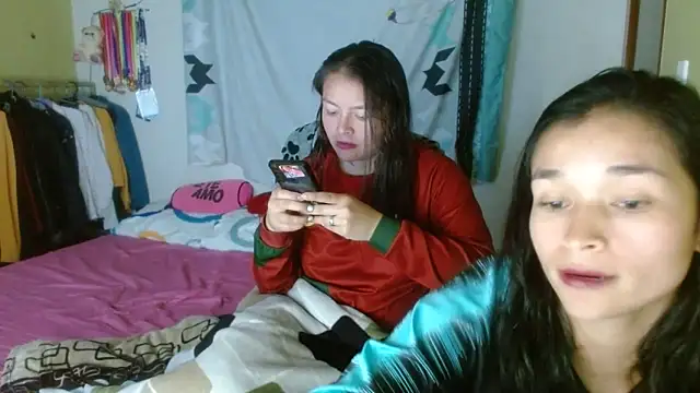 Snapshot of clayre_and_jill chatting on October 17, 1:42 am clayre and jill online show from October 17, 1:42 am