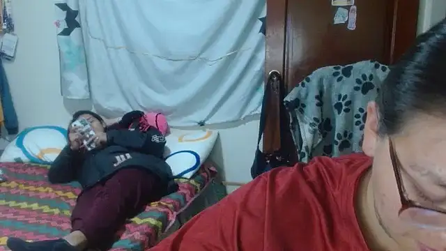 Snapshot of clayre_and_jill chatting on November 7, 2:11 am clayre and jill online show from November 7, 2:11 am