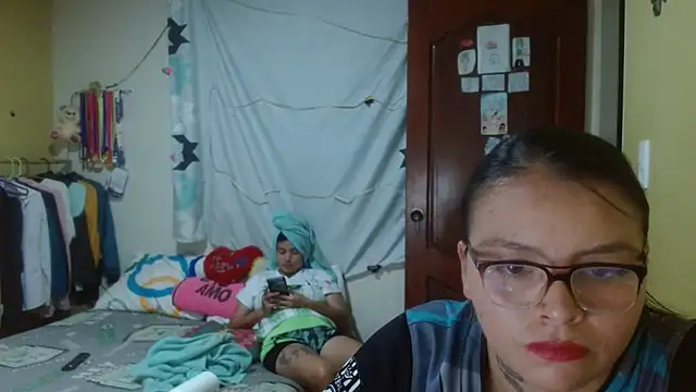 Snapshot of clayre_and_jill chatting on November 12, 4:35 am clayre and jill online show from November 12, 4:35 am