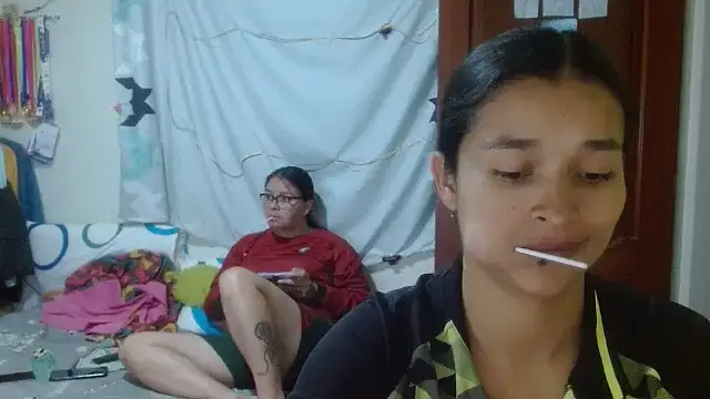 Snapshot of clayre_and_jill chatting on November 14, 4:11 am clayre and jill online show from November 14, 4:11 am