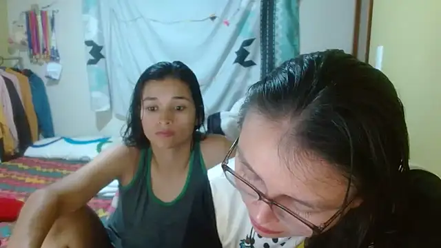 Snapshot of clayre_and_jill chatting on December 19, 6:20 am clayre and jill online show from December 19, 6:20 am