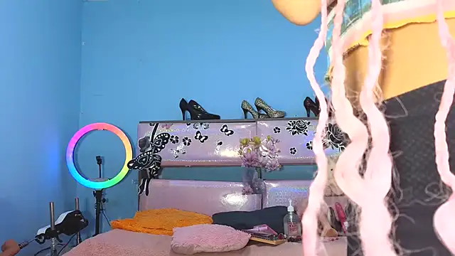 Snapshot of gabbiefoxthx chatting on January 9, 4:41 am gabbiefoxthx online show from January 9, 4:41 am