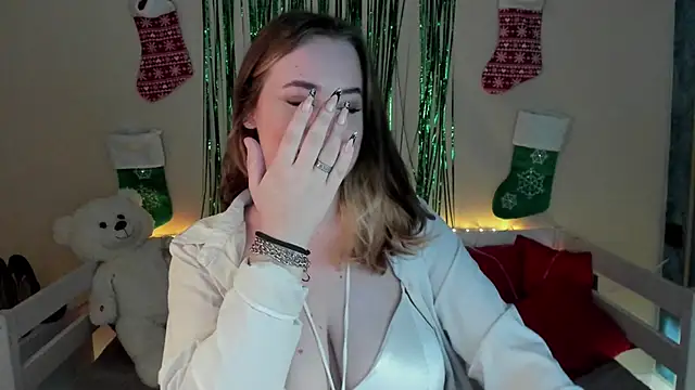 Emily Gin online show from December 18, 2:42 am