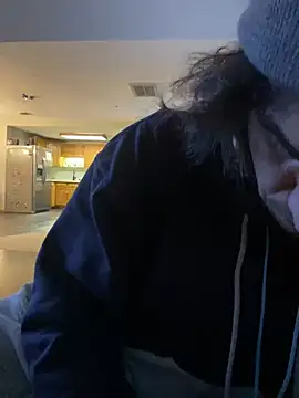 Snapshot of Lilsmokeshow017 chatting on December 15, 5:10 pm Lilsmokeshow017 online show from December 15, 5:10 pm