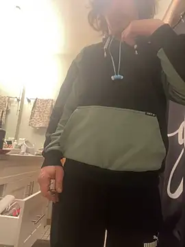 Snapshot of Lilsmokeshow017 chatting on February 16, 9:59 am Lilsmokeshow017 online show from February 16, 9:59 am