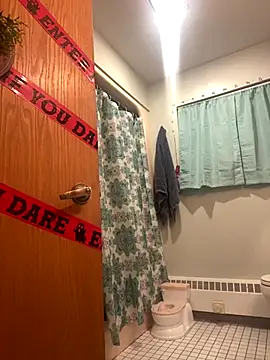 Snapshot of Lilsmokeshow017 chatting on September 28, 1:33 am Lilsmokeshow017 online show from September 28, 1:33 am