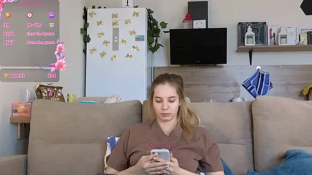 Snapshot of Girl_alone_home chatting on February 26, 3:30 pm Girl alone home online show from February 26, 3:30 pm