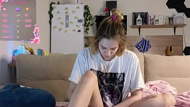 Snapshot of Girl_alone_home chatting on February 28, 4:10 am Girl alone home online show from February 28, 4:10 am