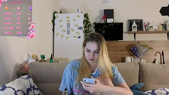 Snapshot of Girl_alone_home chatting on March 8, 1:39 am Girl alone home online show from March 8, 1:39 am