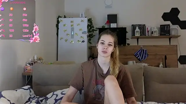 Snapshot of Girl_alone_home chatting on March 15, 1:41 am Girl alone home online show from March 15, 1:41 am