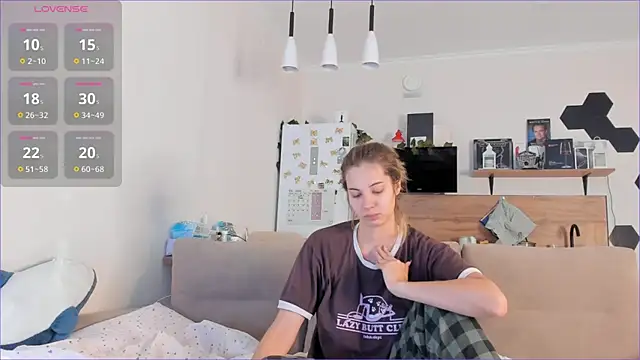 Snapshot of Girl_alone_home chatting on September 12, 3:39 am Girl alone home online show from September 12, 3:39 am