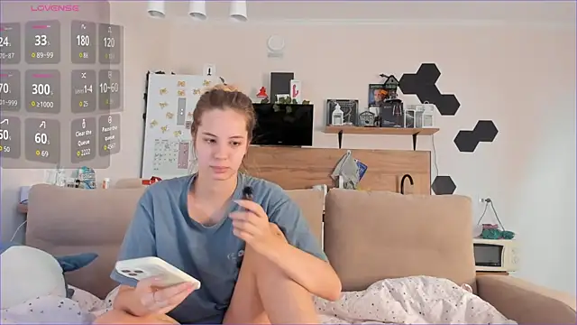 Snapshot of Girl_alone_home chatting on September 19, 3:41 am Girl alone home online show from September 19, 3:41 am