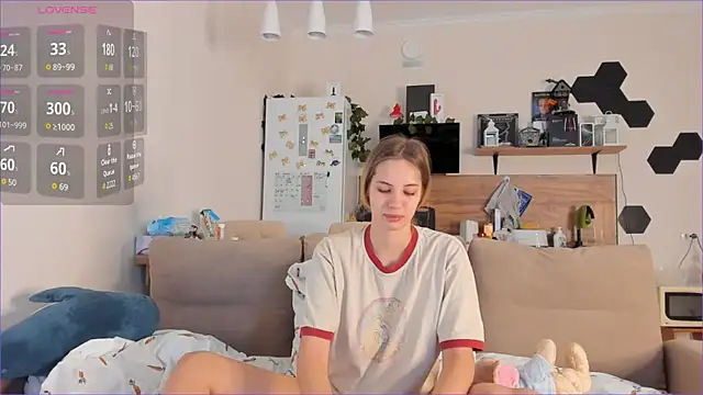 Snapshot of Girl_alone_home chatting on September 25, 3:32 am Girl alone home online show from September 25, 3:32 am