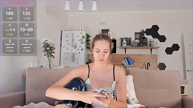 Snapshot of Girl_alone_home chatting on October 13, 4:01 am Girl alone home online show from October 13, 4:01 am