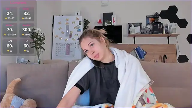 Snapshot of Girl_alone_home chatting on October 17, 4:04 am Girl alone home online show from October 17, 4:04 am