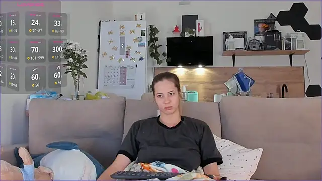 Snapshot of Girl_alone_home chatting on October 18, 4:15 am Girl alone home online show from October 18, 4:15 am