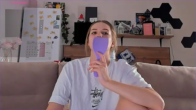 Snapshot of Girl_alone_home chatting on November 21, 3:54 pm Girl alone home online show from November 21, 3:54 pm