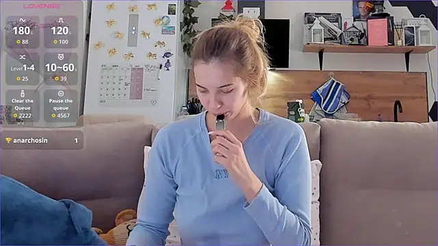 Snapshot of Girl_alone_home chatting on December 4, 4:44 am Girl alone home online show from December 4, 4:44 am