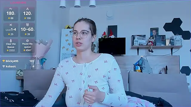 Girl alone home online show from March 27, 8:26 am