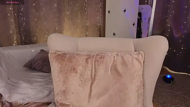 NaokoStifel online show from October 24, 2:30 am