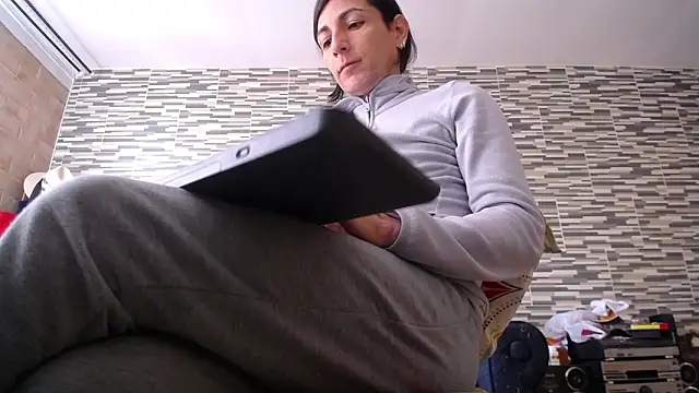VioletaGomezCo online show from February 18, 1:51 pm