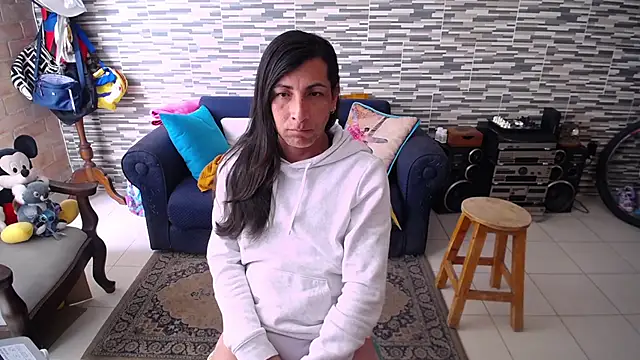 Snapshot of VioletaGomezCo chatting on April 21, 6:23 pm VioletaGomezCo online show from April 21, 6:23 pm