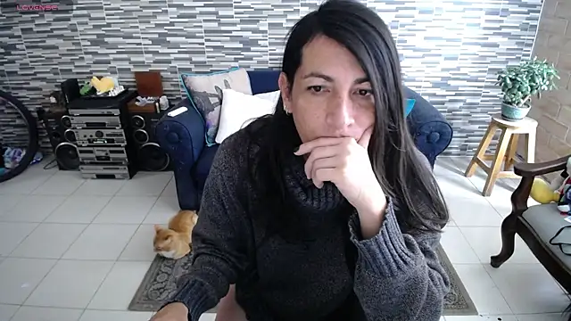 Snapshot of VioletaGomezCo chatting on May 15, 1:18 pm VioletaGomezCo online show from May 15, 1:18 pm