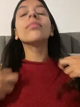 Snapshot of BrittanyDiaz chatting on May 13, 7:33 pm BrittanyDiaz online show from May 13, 7:33 pm