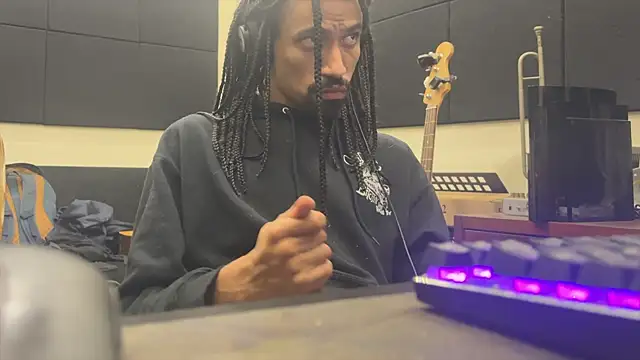 hotcamboy420 online show from November 16, 5:57 am