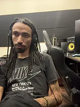 hotcamboy420 online show from February 13, 3:02 am